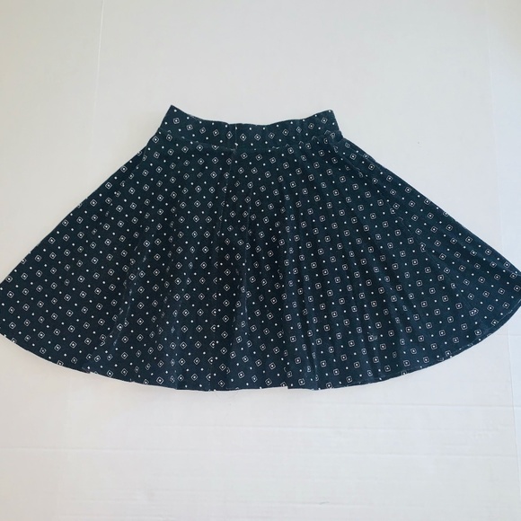 SO Target white black diamond pattern circle skirt - Picture 5 of 7